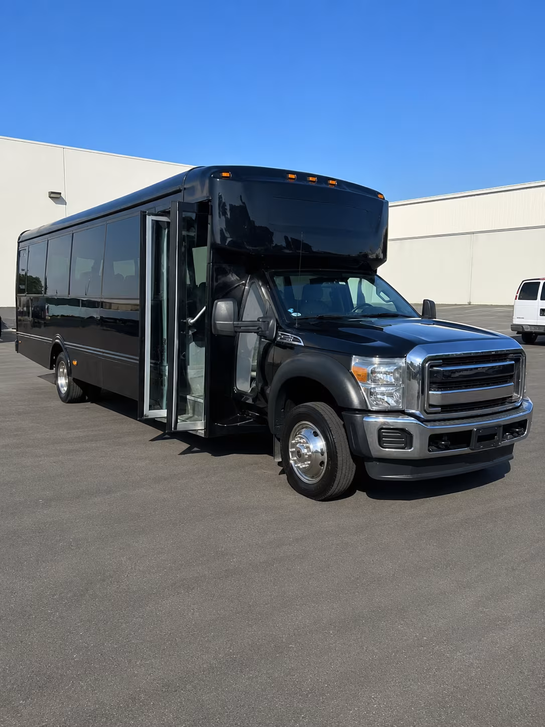 party bus rentals for clinton area prom groups who want to celebrate in style